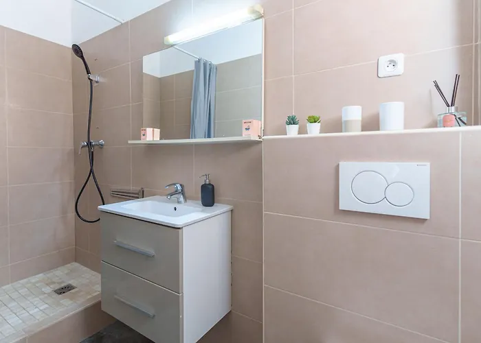 Le Cocon - Hypercentre Antibes, Netflix, Clim Apartment *